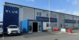 Keyptu á annað þúsund bíla í fyrra