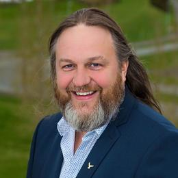 Sér sig knúinn til að gefa kost á sér í 1. sætið