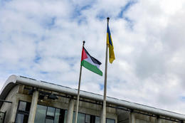 Hyggjast flagga nýjum fána í „fánaborg fáránleikans“