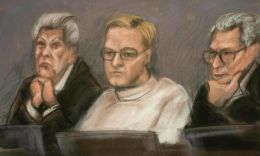 Sex dómsalir, sjö vikur, 200 fréttamenn