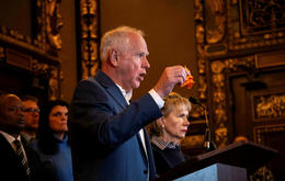 Væntir þess að ICE hörfi á næstu dögum