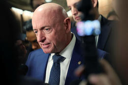 Kelly veltir fyrir sér forsetaframboði