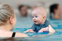 Sundlaugar Reykjavíkur verða ungbarnavænni