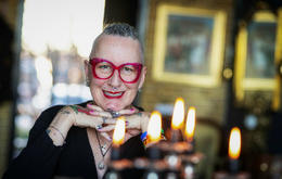 Skipti um kyn í miðju matarboði