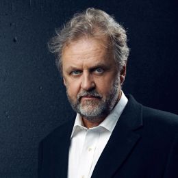 Með tár á hvarmi í rakarastólnum