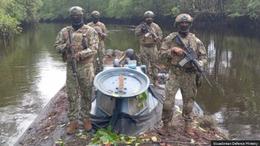 Fundu smyglkafbát í feni