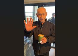 Netanjahú slær á orðróminn: Viltu telja fingurna?