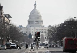 Ráða hagsmunavörð í Washington