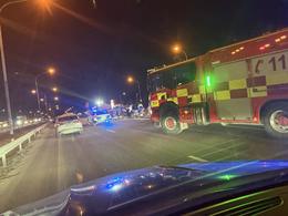 Fólksbíll lenti aftan á gröfu