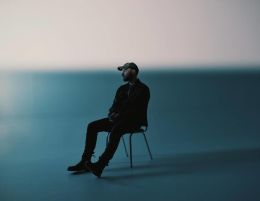 Ásgeir rýfur þögnina