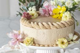 Páskaleg súkkulaðikaka með Royal-búðingi