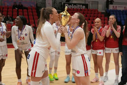 Haukar deildarmeistarar eftir stórsigur