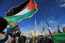 Taka þátt í stríðinu með flugskeytaárás