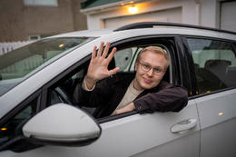 Grínið togaði í Jakob sem segir bless 