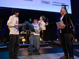 Þegar villtu börnin leika sér