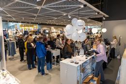 Opnuðu átta verslanir á sextán dögum 