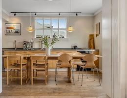 Friðrik og Rakel selja efri sérhæð á Grenimel