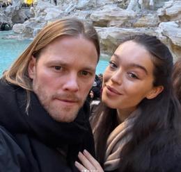 Grímuklæddir menn með kylfur biðu fyrir utan heimilið