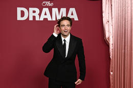 Hver vill ekki fá sér drykk með Robert Pattinson?