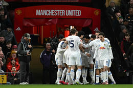 Rautt fyrir hártog í óvæntu tapi United