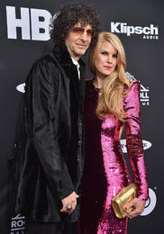 Fer fram á háar fjárhæðir í skaðabætur