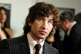 Endurhugsar ferilinn eftir netníð