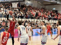 Keflavík - Valur, staðan er 84:79