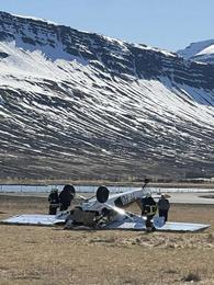 Flugvél hvolfdi við lendingu