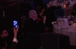 Myndskeið: Borðaði rólegur á meðan allt lék á reiðiskjálfi