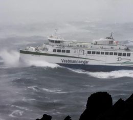 Herjólfur bilaður og höfnin lokuð