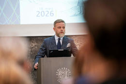 Beint: Ásgeir fer yfir málin