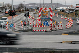 Biðla til ökumanna að sýna þolinmæði vegna tafa