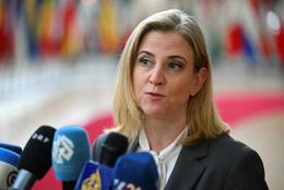 Vísa starfsmönnum rússneska sendiráðsins úr landi