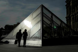 Ætla að taka Louvre í gegn