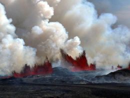 Hægt landris og lítil skjálftavirkni
