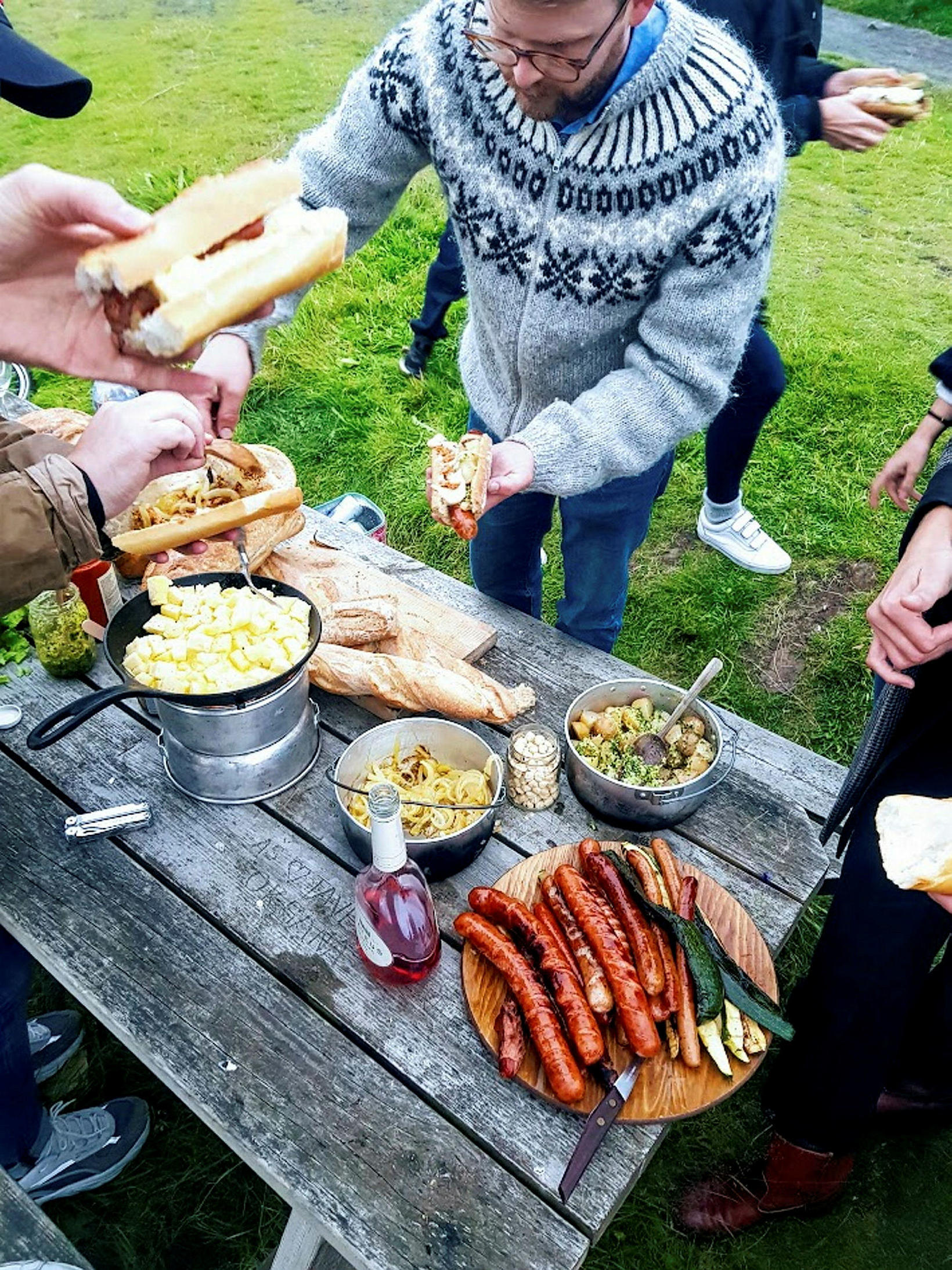 Drykkjarborðin góðu koma að gagni í útiveislum. Ef þú vilt …