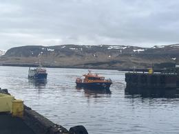 Bátur aflvana í miðjum Breiðafirði
