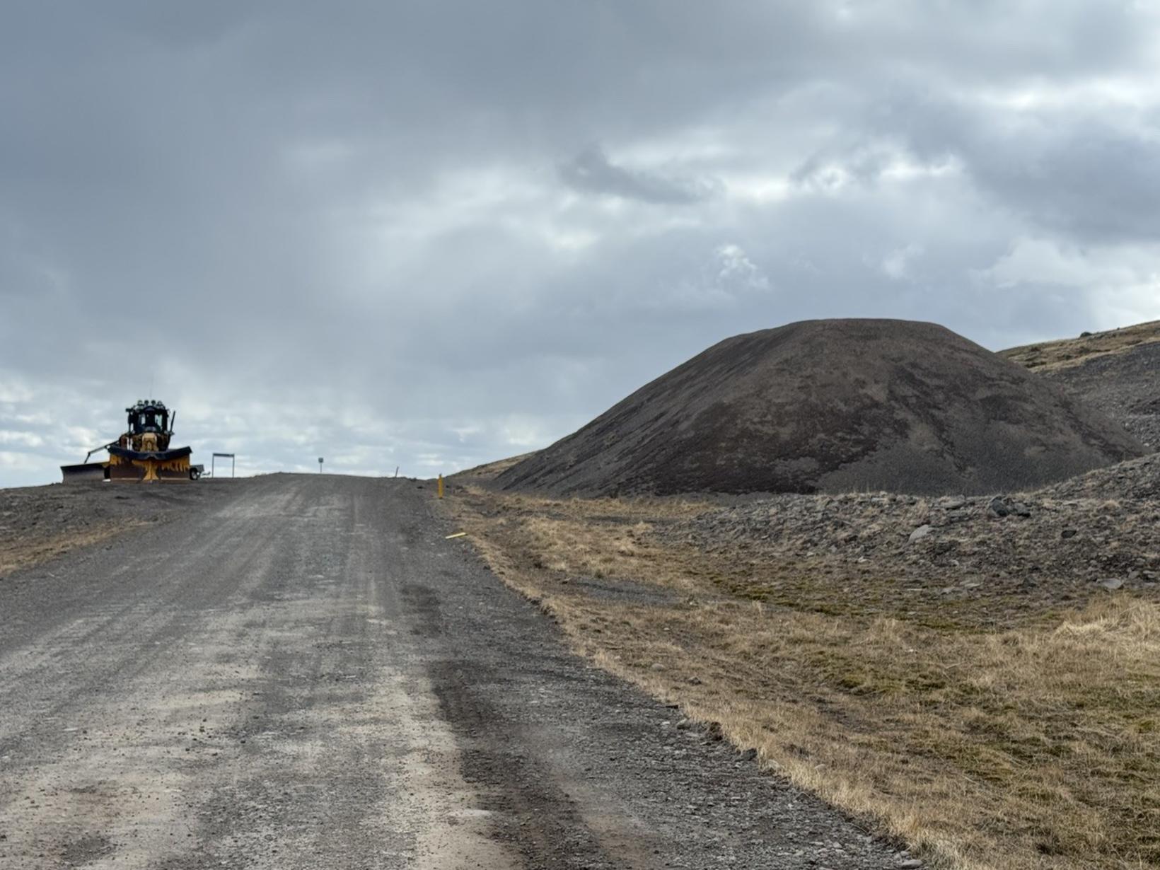 Efnishólarnir standa óhreyfðir.