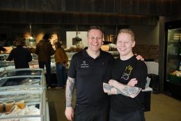 Sagt að hafa veitingastað