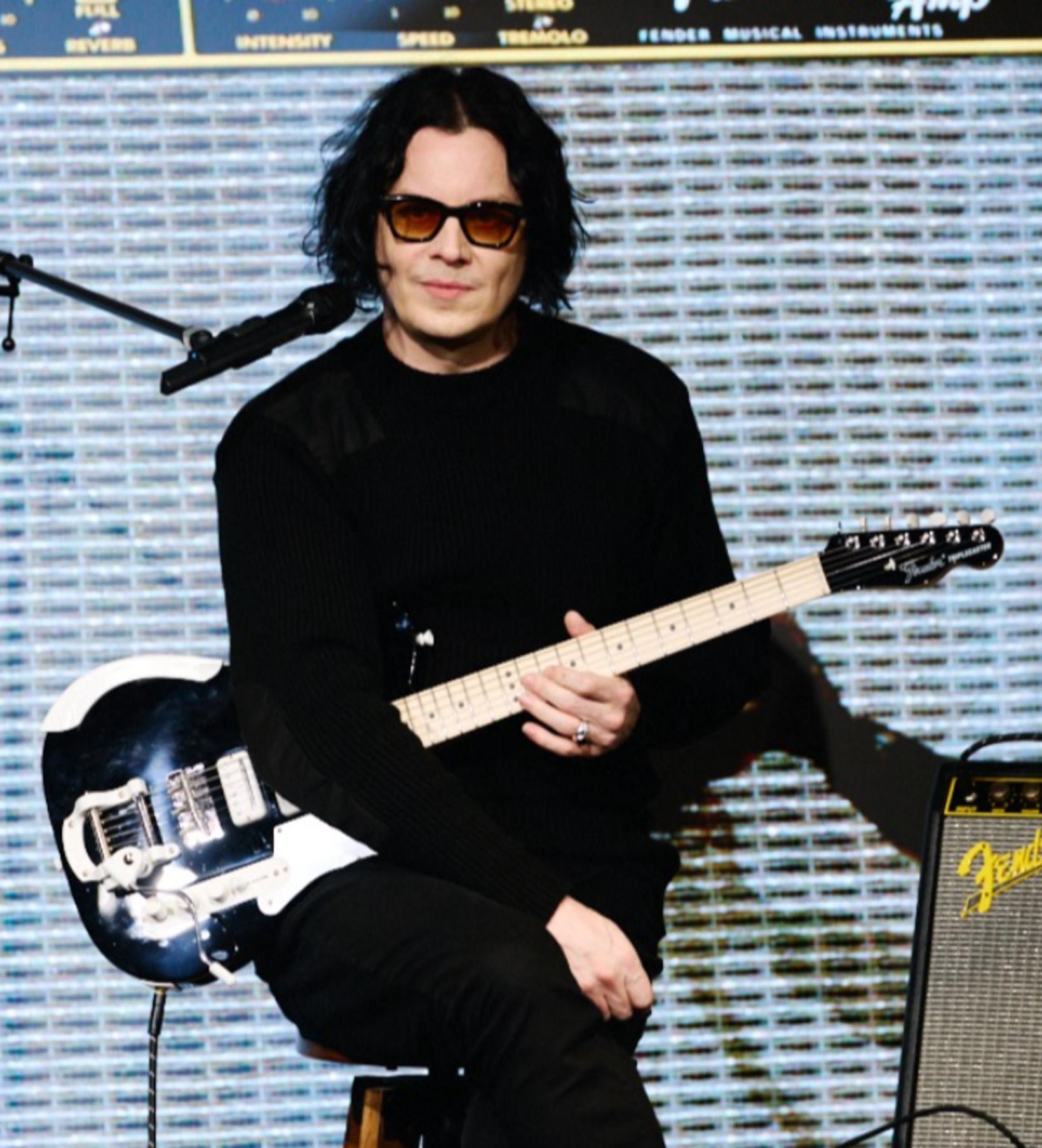 Jack White dembir sér í myndlistina.
