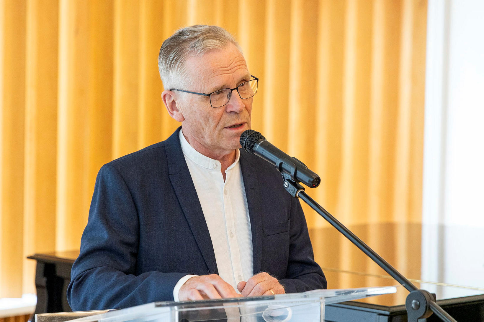 Þórarinn Eldjárn, faðir Kristjáns Eldjárn, flutti ræðu þegar tilkynnt var …