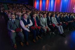460 útskrifuðust við hátíðlega athöfn