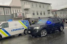 Tveir handteknir í sérsveitaraðgerð