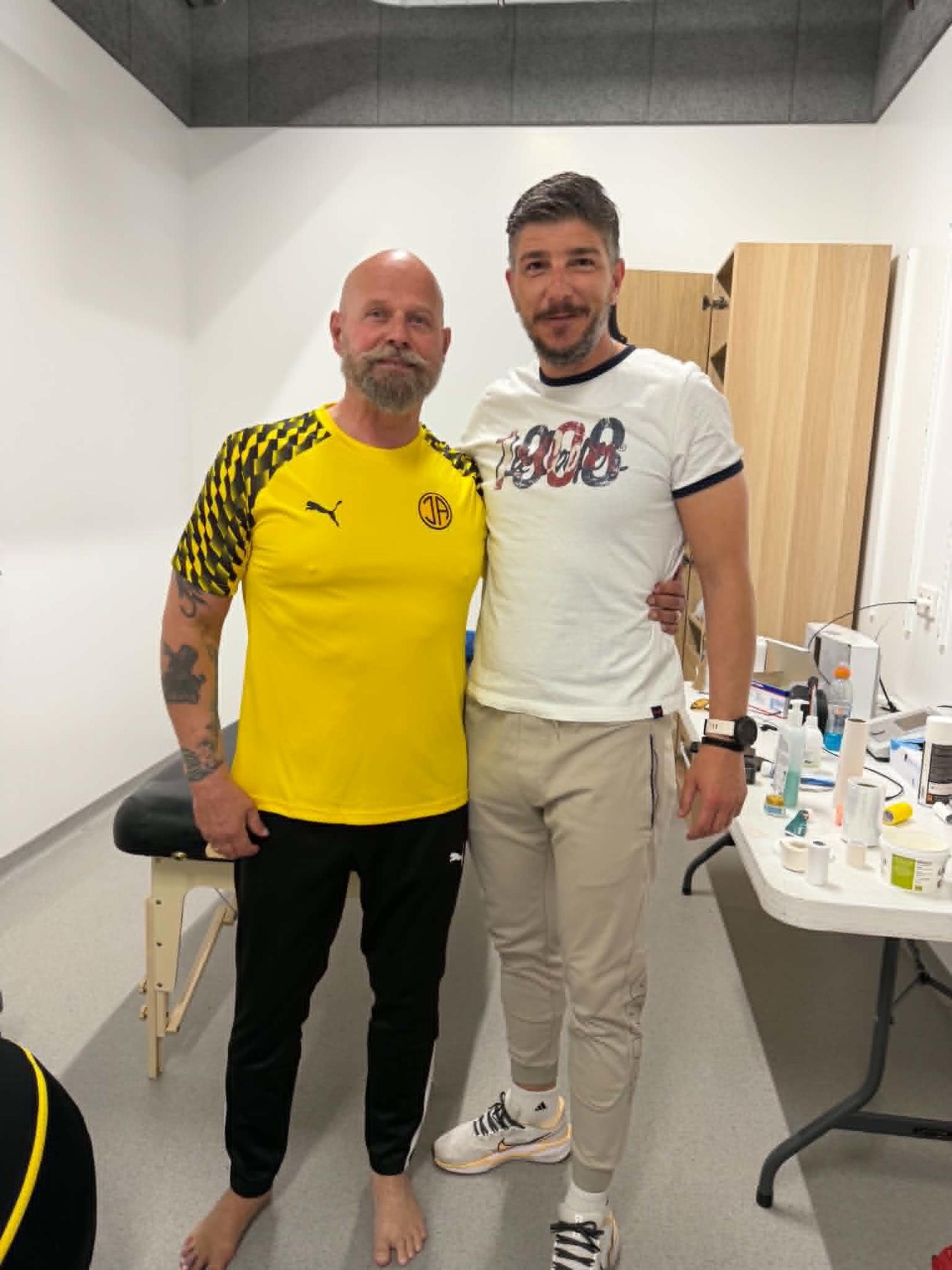 Bubbi Morthens og sjúkraþjálfarinn Mario Majic sem starfar hjá knattspyrnudeild …