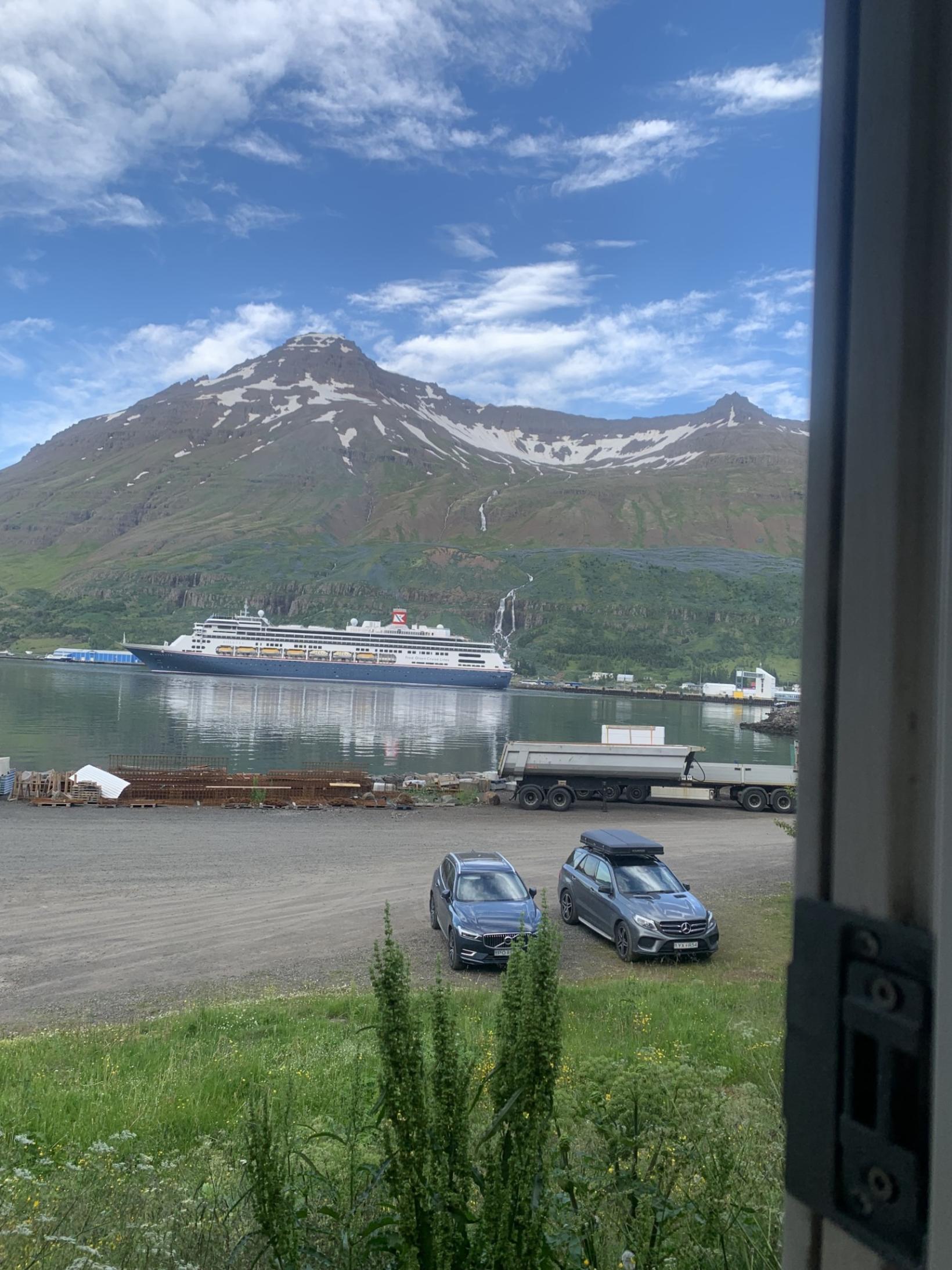 Kyrrlátt við Seyðisfjörðinn.