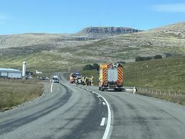 Bílvelta í Tálknafirði: Rúðan mölbrotin