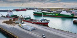 Úr útgerð í iðnað og stórskipahöfn