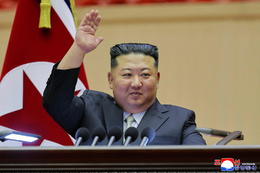 Kim fór yfir landamærabrú til Kína