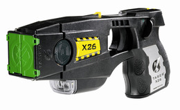 Ungmenni með rafmagnsvopn í partýi