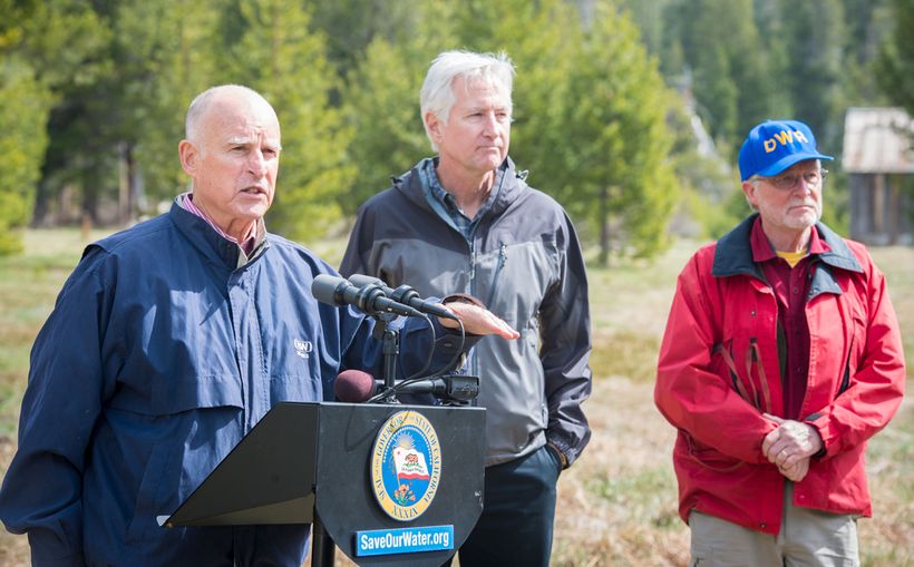 Jerry Brown, ríkisstjóri Kaliforníu (t.v.). Ríkisstjórnin hefur þurft að setja …